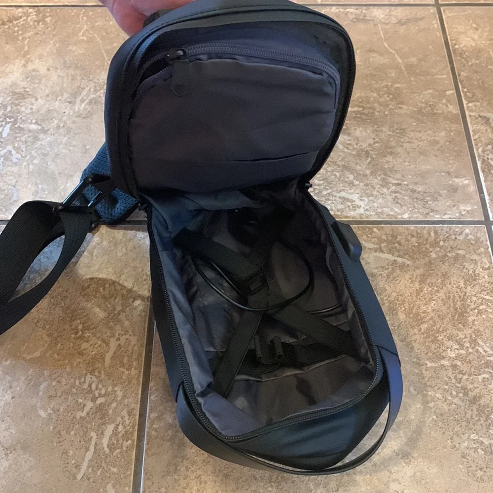 SARLAR Hard Chest Shoulder Backpack For Oculus Quest 2 VR Gaming Headset & Touch